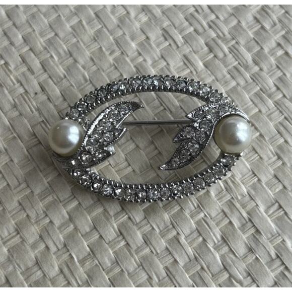 Vintage 1950s Oval Leaf Rhinestone Pin Brooch Cultured Pearls Silver Tone EUC - Picture 2 of 7